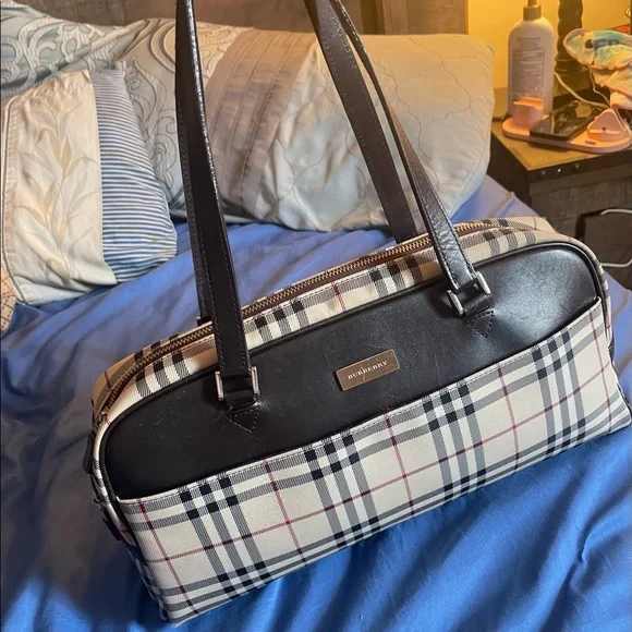 Authentic Burbery Novacheck Shoulder bag - Picture 11 of 11